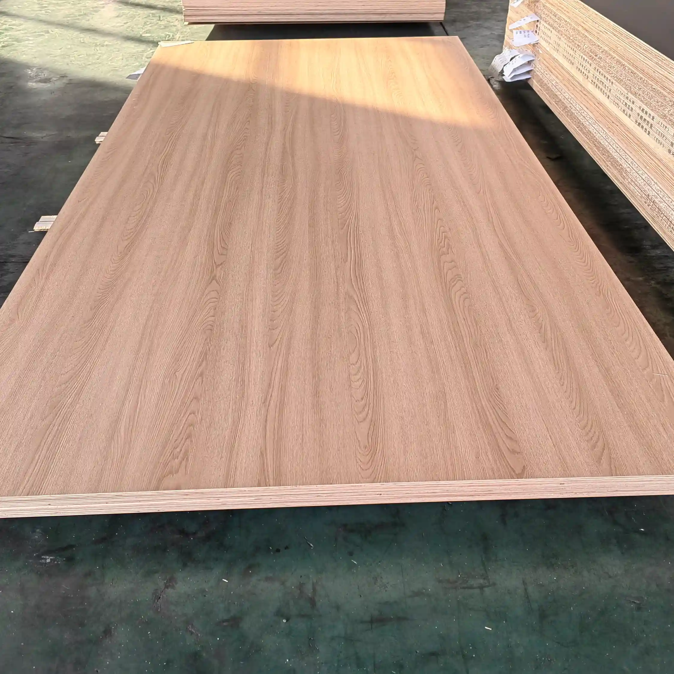 Wood grain glutinous rice plywood