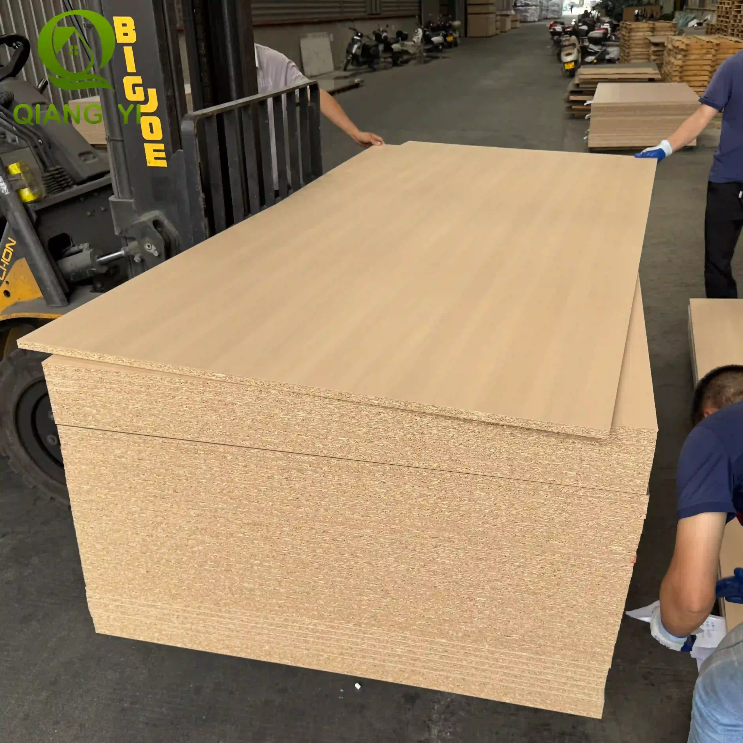 Melamine Flakeboard with oak veneer