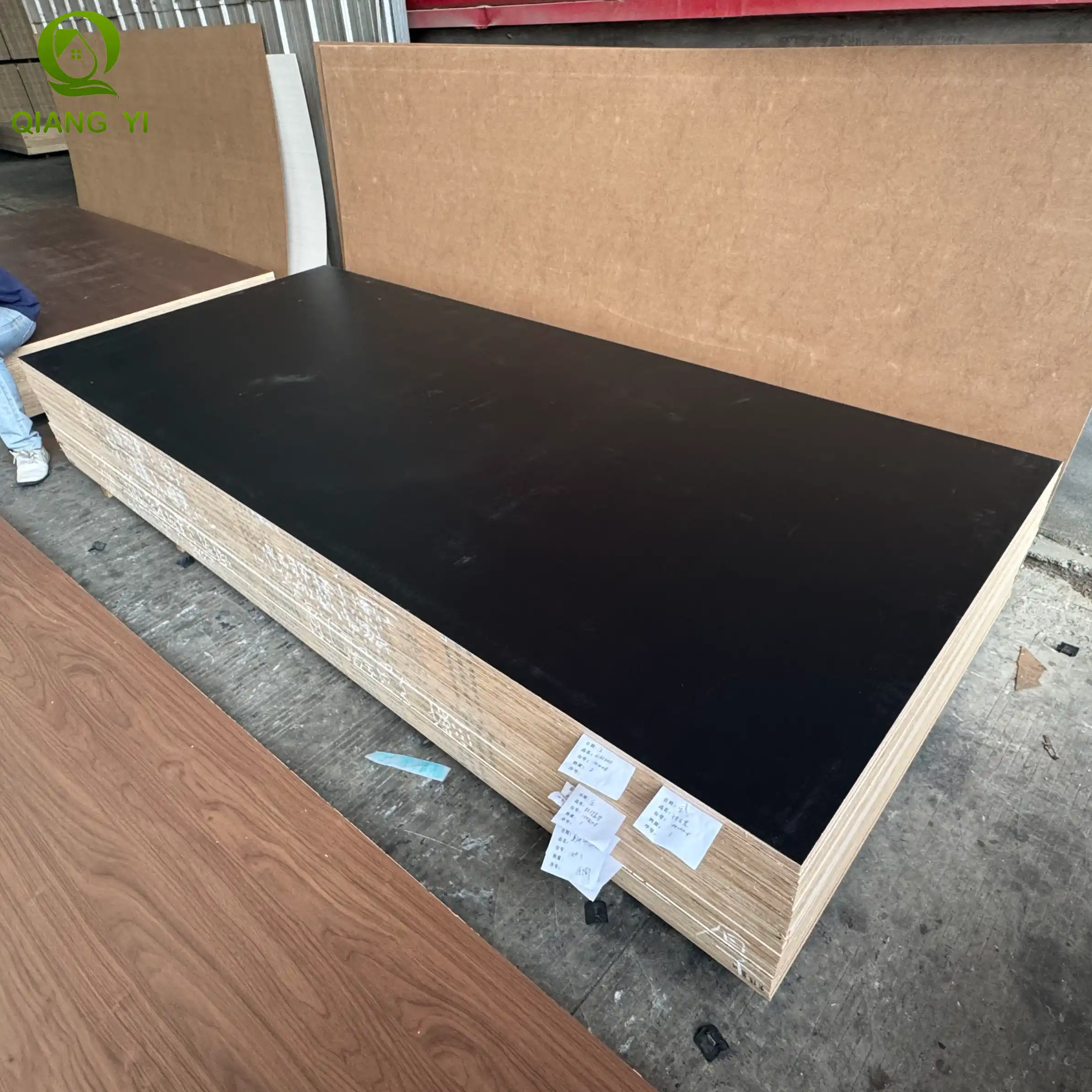 Black melamine plywood